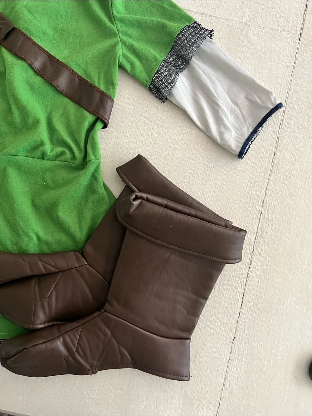 Legend of Zelda Link Costume – Kids Size 8 – Green Tunic, Hat & Boot Covers